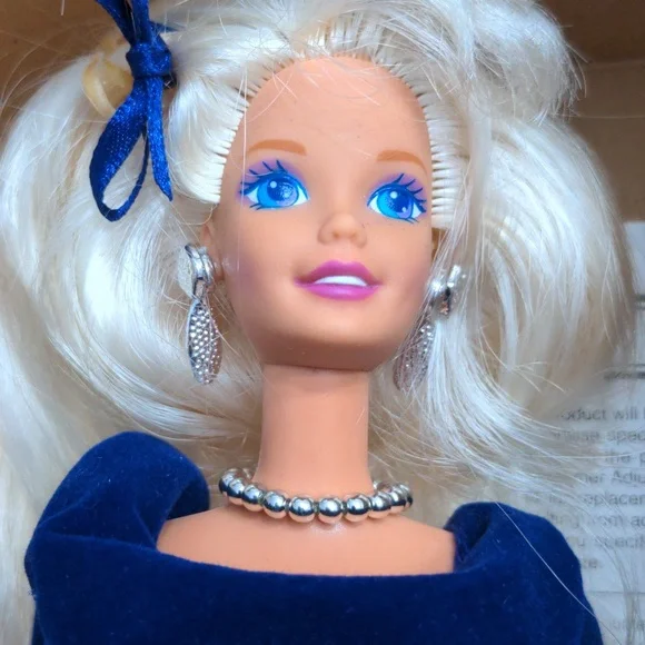 Avon Special Edition Winter Barbie 1995 - Picture 4 of 4